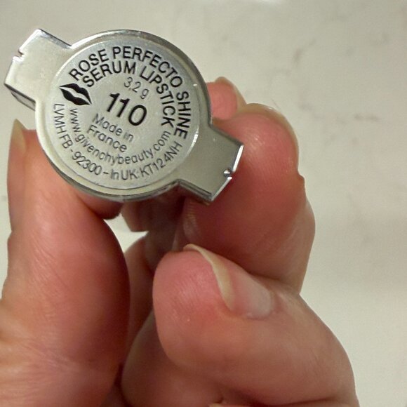 BNIB Givenchy Rose Perfeto Serum Shine Lipstick 110 - Picture 4 of 4